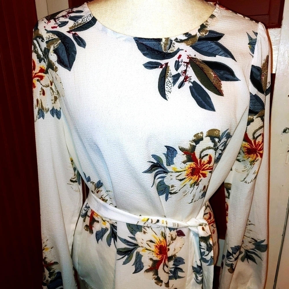Shein Floral Top with Belt L